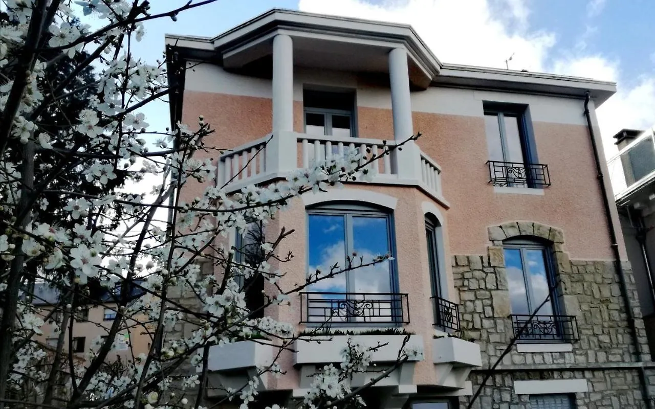 Le Bompard 50 M2 Villa Art Deco Plein Centre Avec Jardin Rodez France